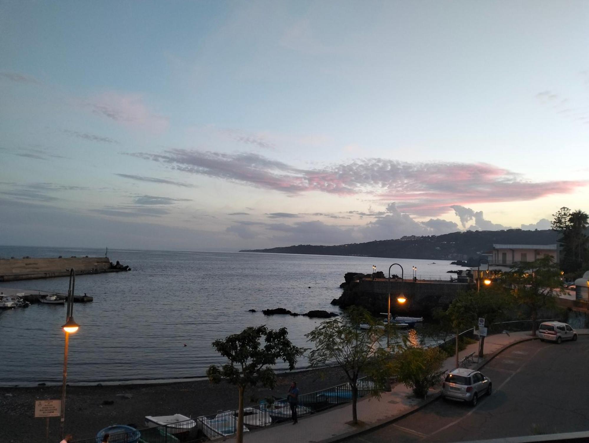 La Spiaggetta Di Stazzo Frühstückspension Acireale