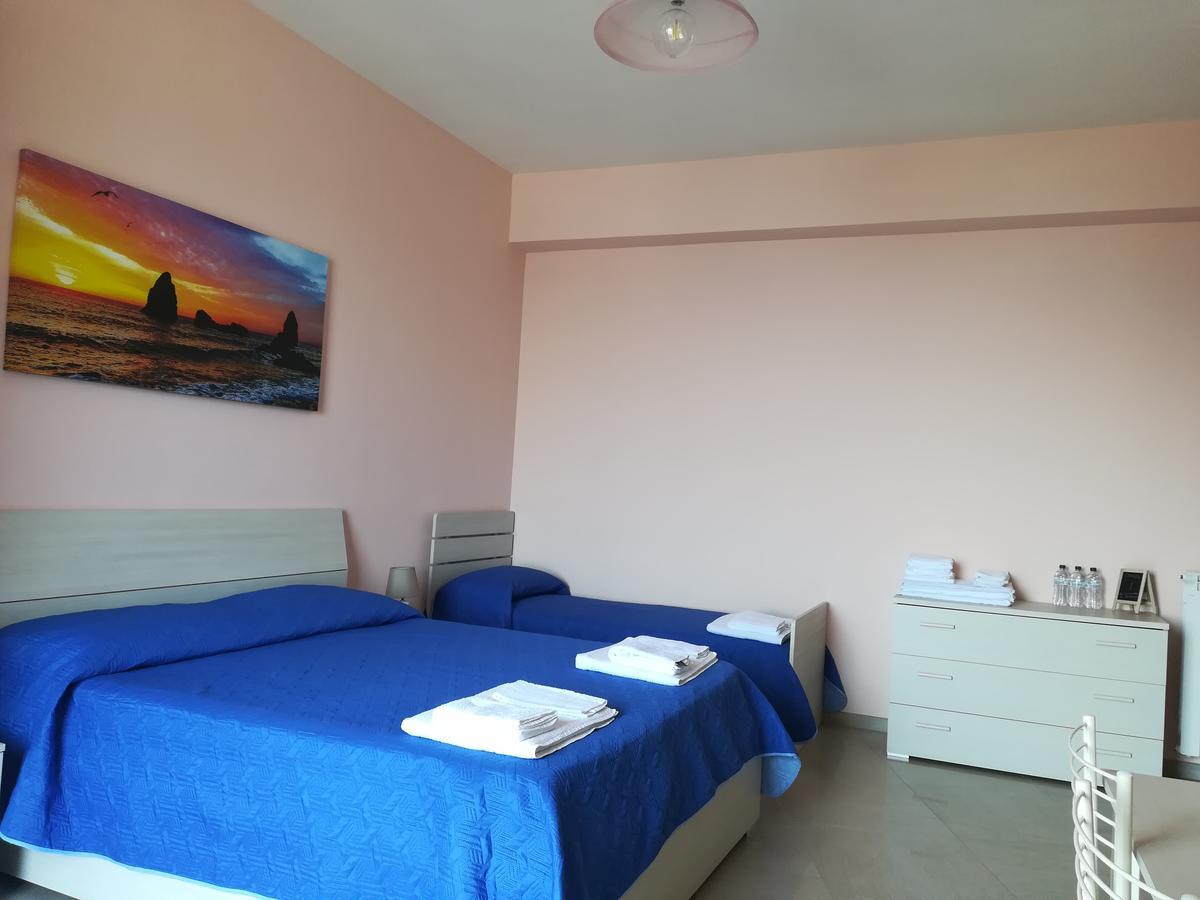 La Spiaggetta Di Stazzo Frühstückspension *